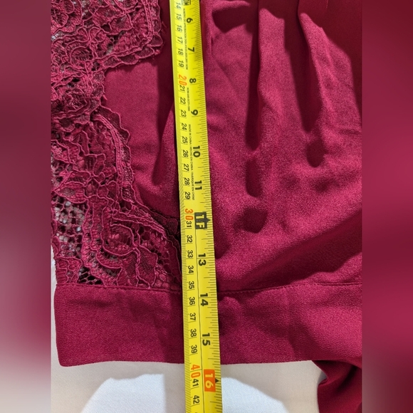 TFNC Lace Shell Top in Burgundy - Picture 7 of 8